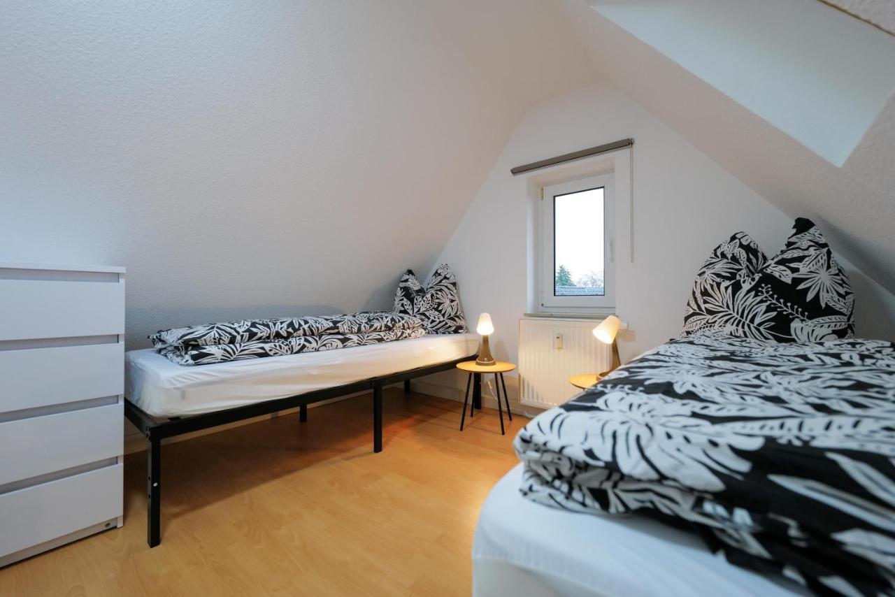 Ferienwohnungen Meerfarbig Zingst - Haustierfrei -Terrasse Mit Strandkorb Oder Balkon - E-Ladesaeule - Parkplatz - Wlan - Fahrradschuppen - Waschtrockner - Ruhig Und Zentral - Nichtraucher Exterior photo