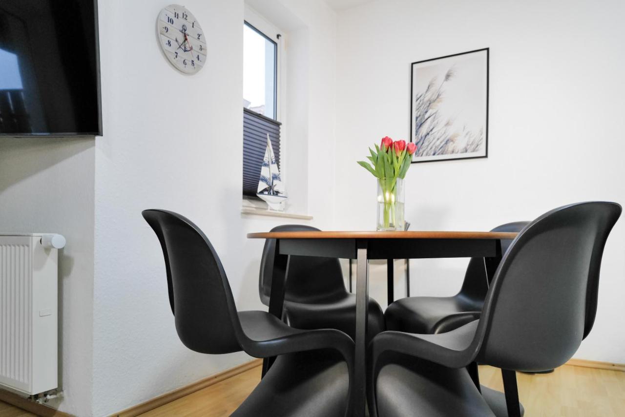 Ferienwohnungen Meerfarbig Zingst - Haustierfrei -Terrasse Mit Strandkorb Oder Balkon - E-Ladesaeule - Parkplatz - Wlan - Fahrradschuppen - Waschtrockner - Ruhig Und Zentral - Nichtraucher Exterior photo