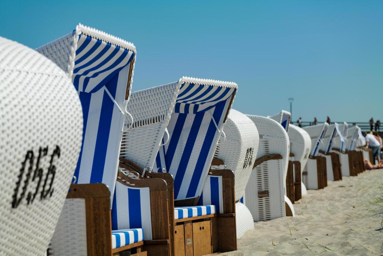 Ferienwohnungen Meerfarbig Zingst - Haustierfrei -Terrasse Mit Strandkorb Oder Balkon - E-Ladesaeule - Parkplatz - Wlan - Fahrradschuppen - Waschtrockner - Ruhig Und Zentral - Nichtraucher Exterior photo