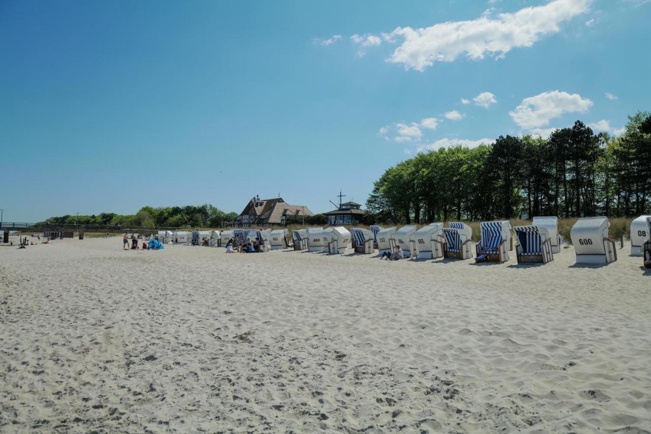 Ferienwohnungen Meerfarbig Zingst - Haustierfrei -Terrasse Mit Strandkorb Oder Balkon - E-Ladesaeule - Parkplatz - Wlan - Fahrradschuppen - Waschtrockner - Ruhig Und Zentral - Nichtraucher Exterior photo