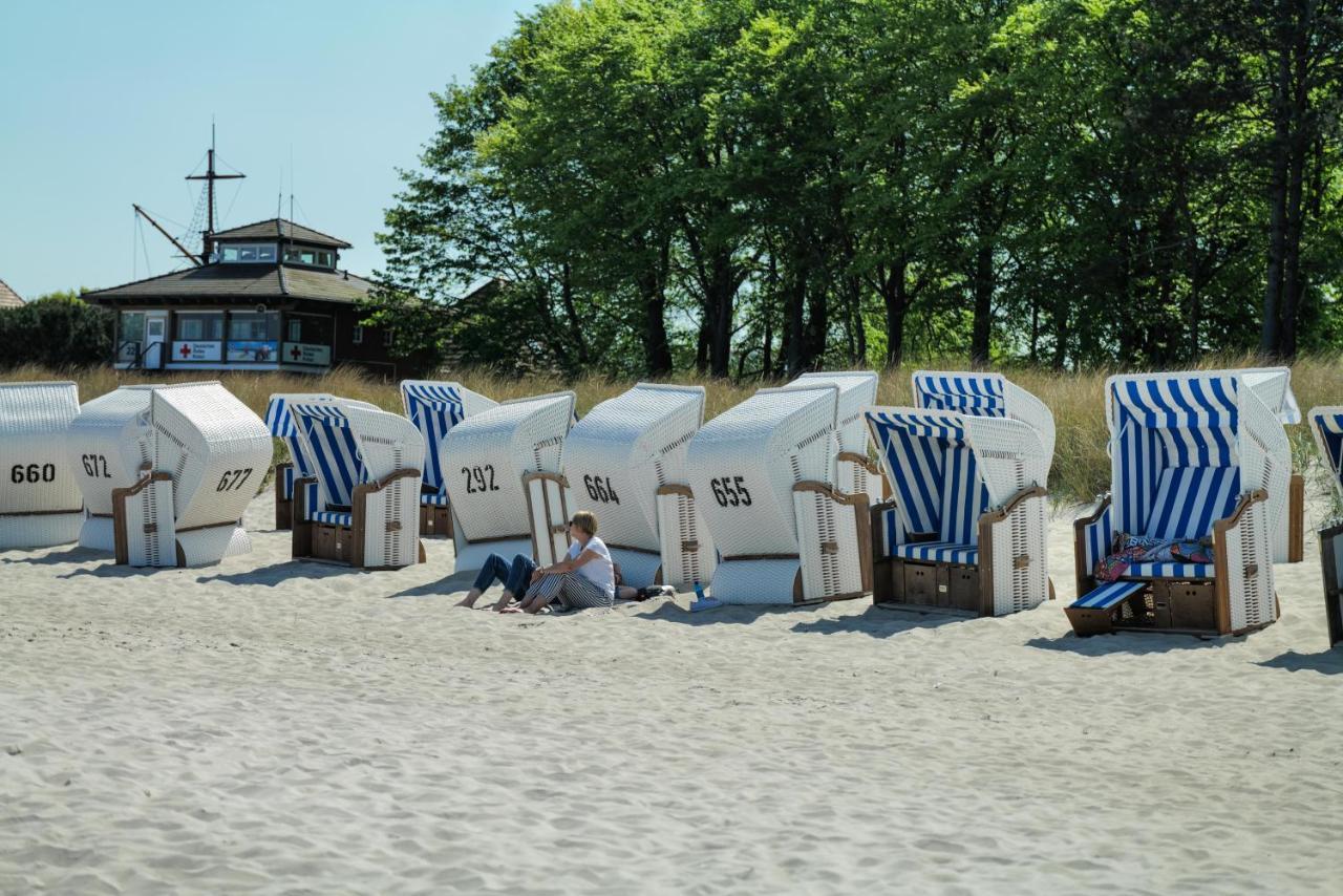 Ferienwohnungen Meerfarbig Zingst - Haustierfrei -Terrasse Mit Strandkorb Oder Balkon - E-Ladesaeule - Parkplatz - Wlan - Fahrradschuppen - Waschtrockner - Ruhig Und Zentral - Nichtraucher Exterior photo