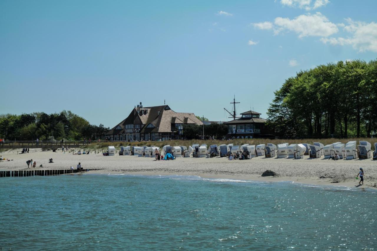 Ferienwohnungen Meerfarbig Zingst - Haustierfrei -Terrasse Mit Strandkorb Oder Balkon - E-Ladesaeule - Parkplatz - Wlan - Fahrradschuppen - Waschtrockner - Ruhig Und Zentral - Nichtraucher Exterior photo
