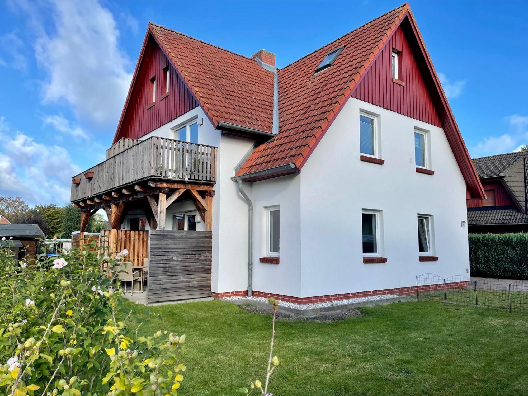 Ferienwohnungen Meerfarbig Zingst - Haustierfrei -Terrasse Mit Strandkorb Oder Balkon - E-Ladesaeule - Parkplatz - Wlan - Fahrradschuppen - Waschtrockner - Ruhig Und Zentral - Nichtraucher Exterior photo
