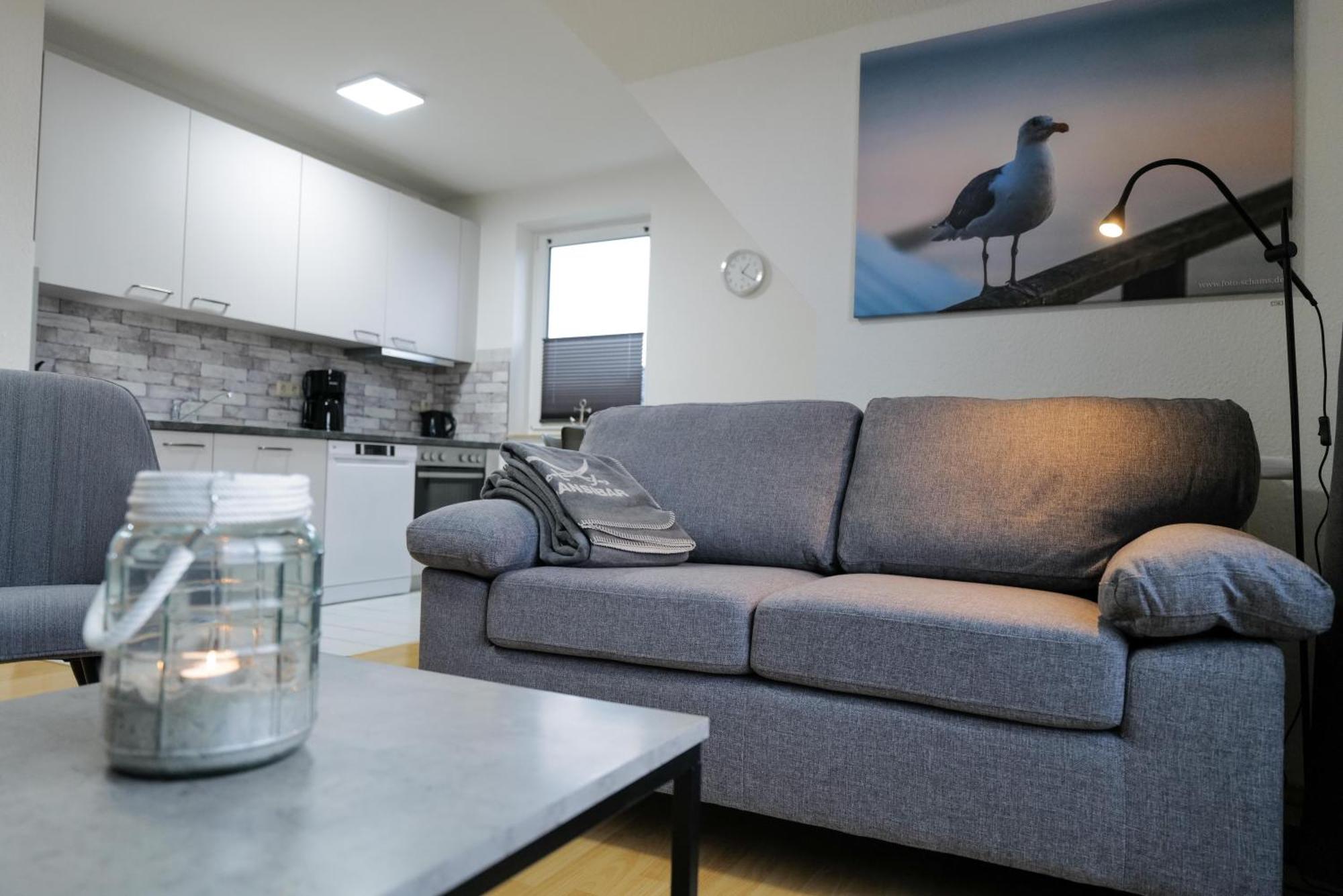 Ferienwohnungen Meerfarbig Zingst - Haustierfrei -Terrasse Mit Strandkorb Oder Balkon - E-Ladesaeule - Parkplatz - Wlan - Fahrradschuppen - Waschtrockner - Ruhig Und Zentral - Nichtraucher Exterior photo