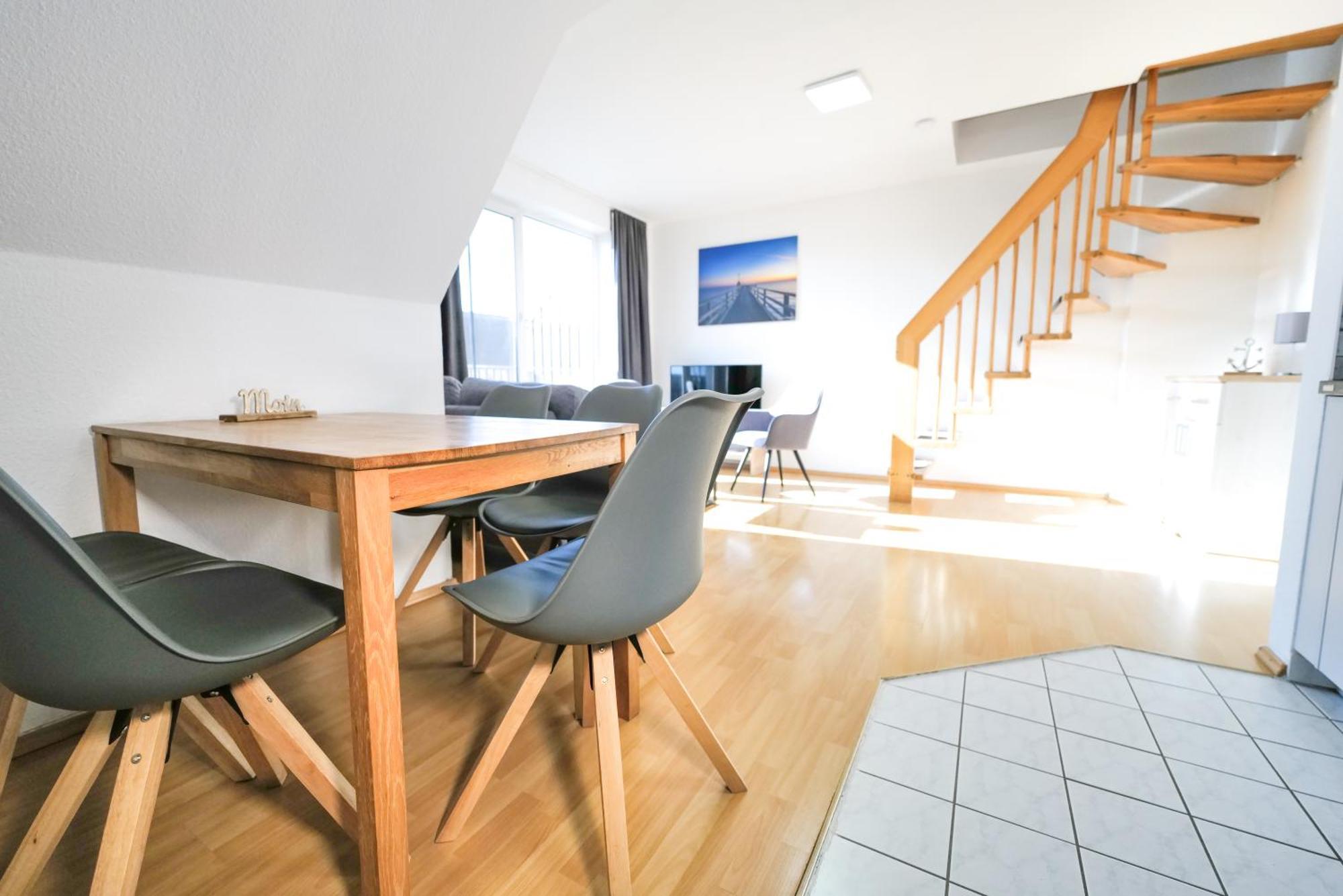 Ferienwohnungen Meerfarbig Zingst - Haustierfrei -Terrasse Mit Strandkorb Oder Balkon - E-Ladesaeule - Parkplatz - Wlan - Fahrradschuppen - Waschtrockner - Ruhig Und Zentral - Nichtraucher Exterior photo