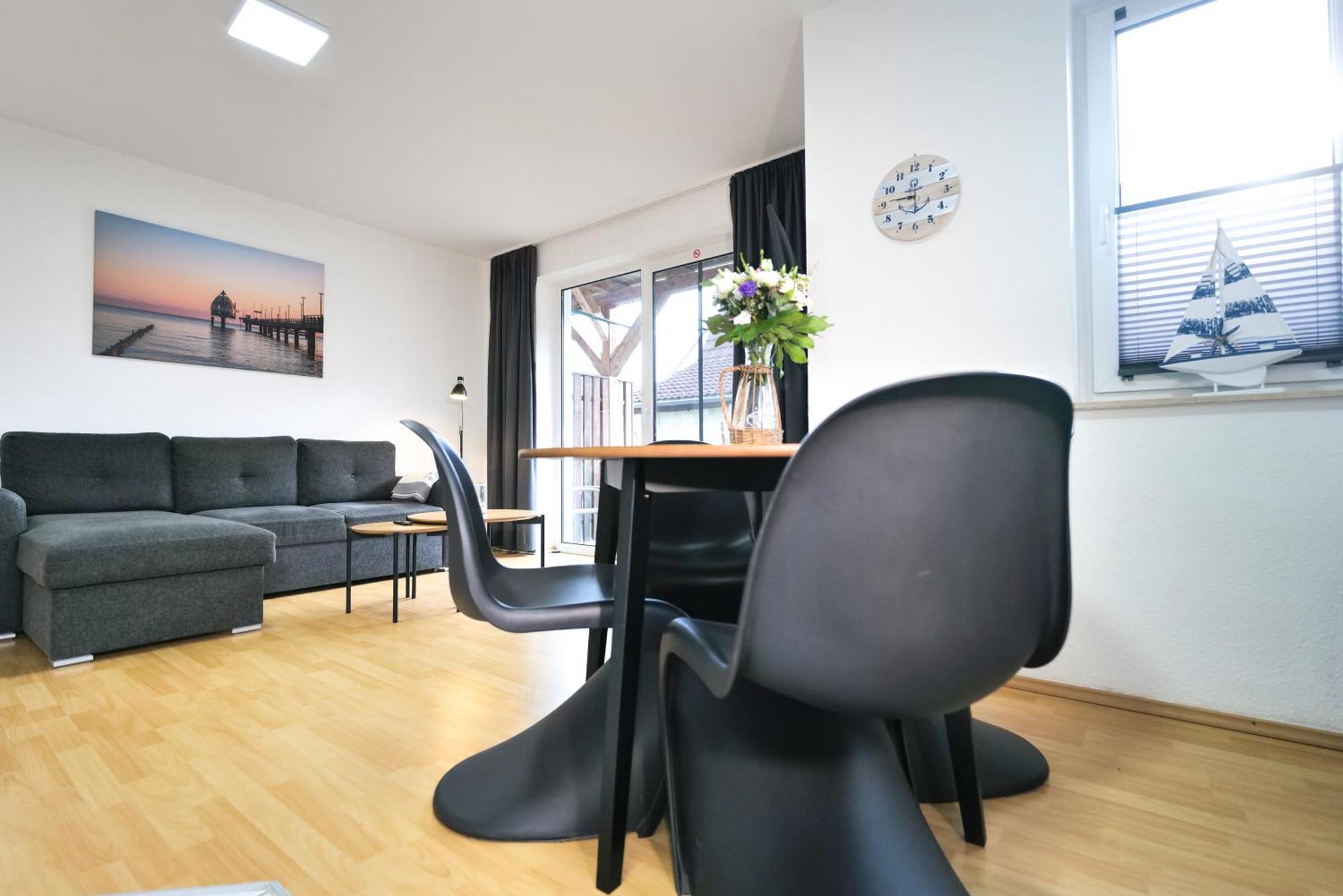 Ferienwohnungen Meerfarbig Zingst - Haustierfrei -Terrasse Mit Strandkorb Oder Balkon - E-Ladesaeule - Parkplatz - Wlan - Fahrradschuppen - Waschtrockner - Ruhig Und Zentral - Nichtraucher Exterior photo