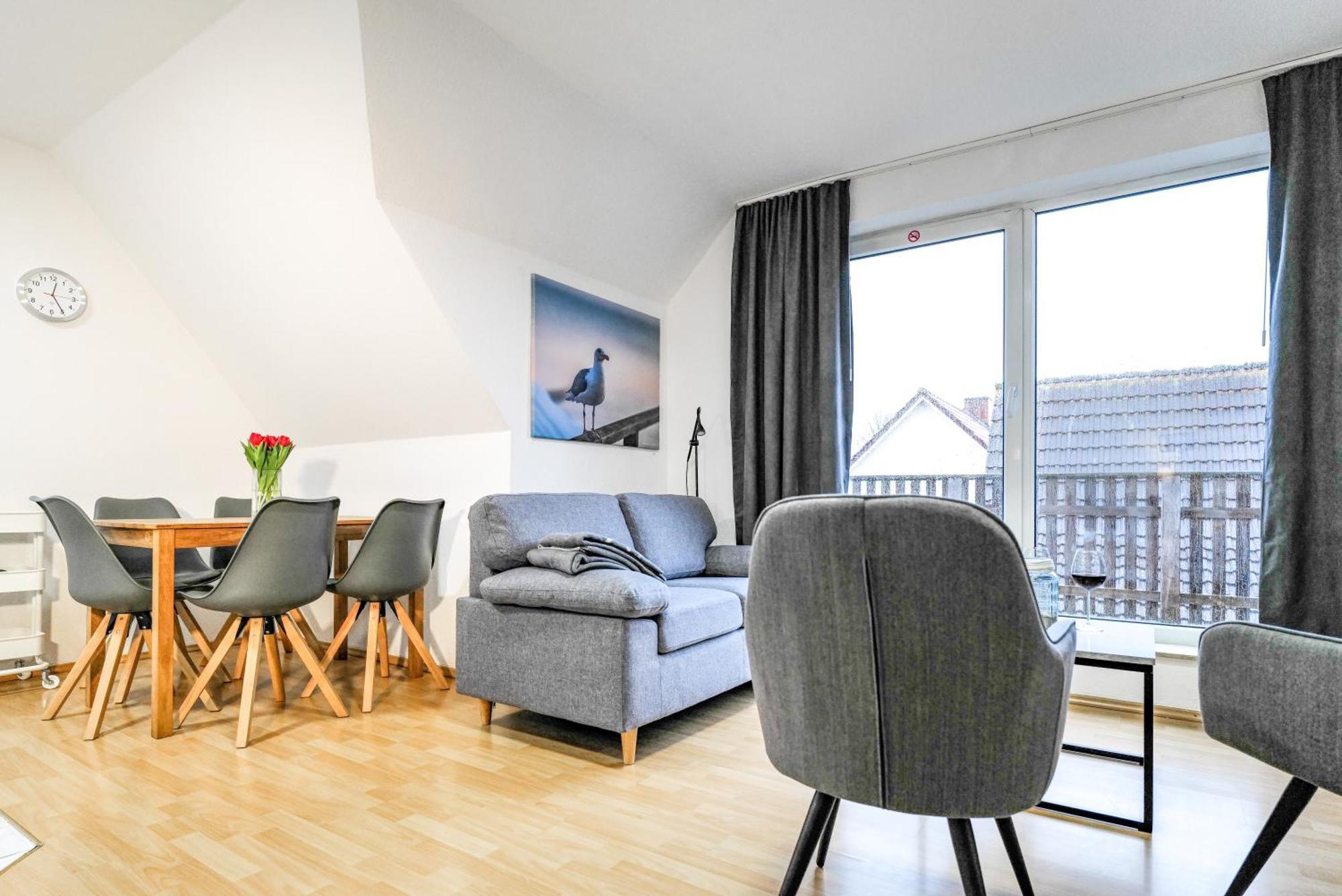 Ferienwohnungen Meerfarbig Zingst - Haustierfrei -Terrasse Mit Strandkorb Oder Balkon - E-Ladesaeule - Parkplatz - Wlan - Fahrradschuppen - Waschtrockner - Ruhig Und Zentral - Nichtraucher Exterior photo