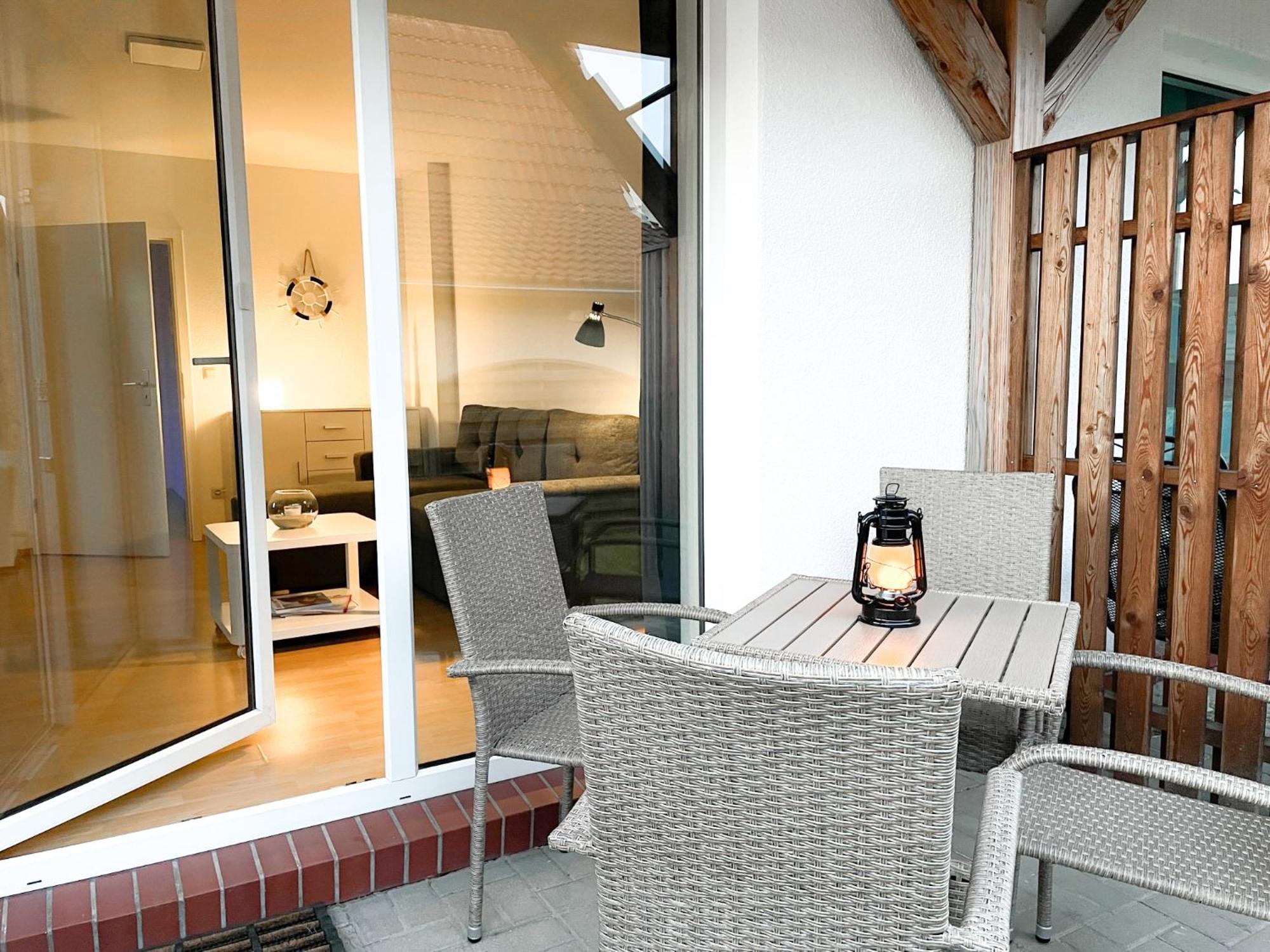 Ferienwohnungen Meerfarbig Zingst - Haustierfrei -Terrasse Mit Strandkorb Oder Balkon - E-Ladesaeule - Parkplatz - Wlan - Fahrradschuppen - Waschtrockner - Ruhig Und Zentral - Nichtraucher Exterior photo